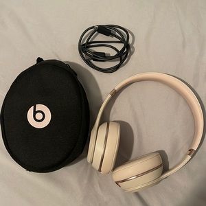 Rose gold Beats Solo 3 Bluetooth Headphones
